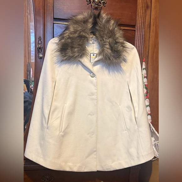 crown & ivy Jackets & Blazers - Crown & Ivy Cream Cape with Faux Fur Collar NWT